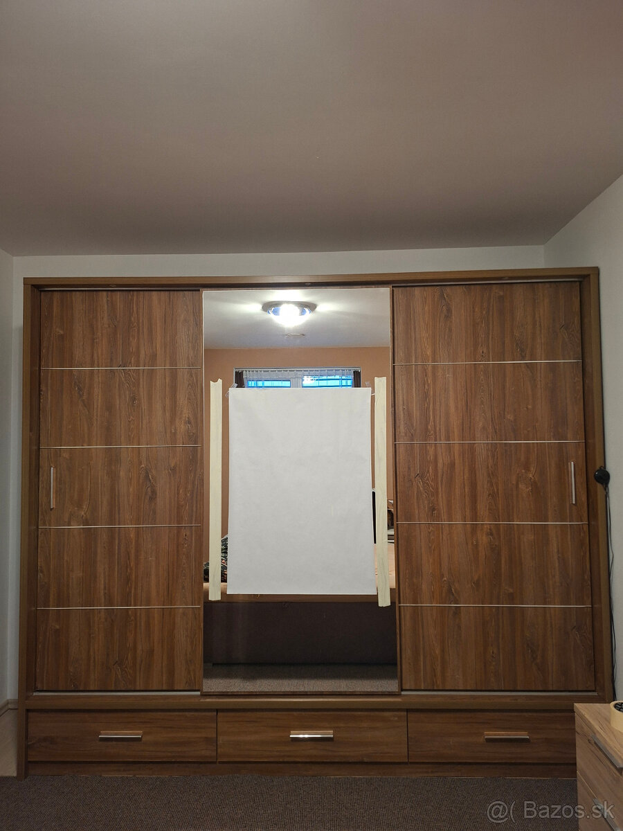 Šatníková skriňa - 2