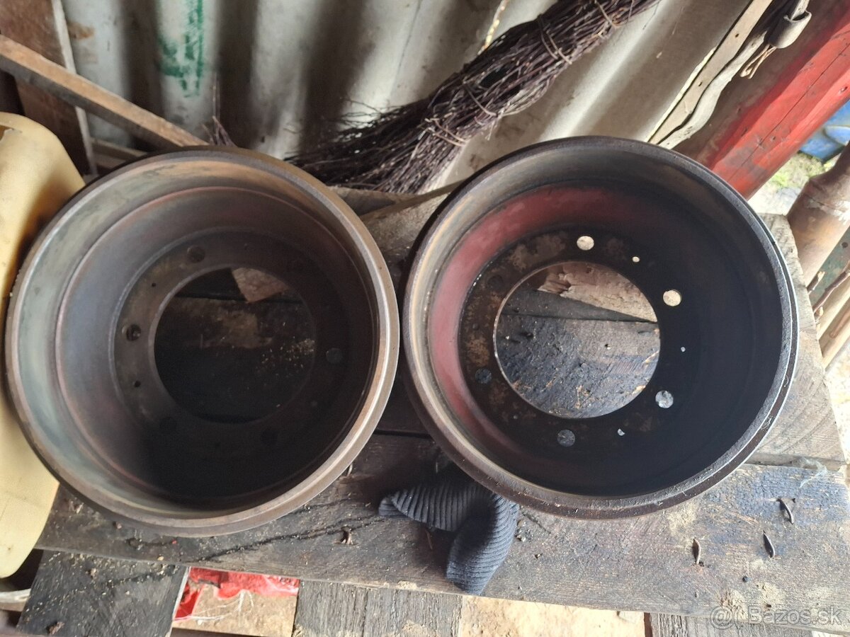 Pridám brzdove bubny Avia 30 - 2