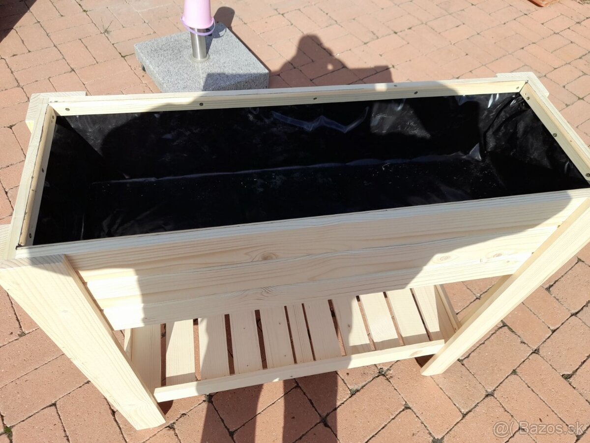 Vyvyšený záhon s policou - 2