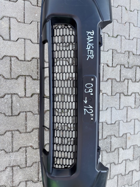 Predám predný nárazník na Ford RANGER 09-12 - 2
