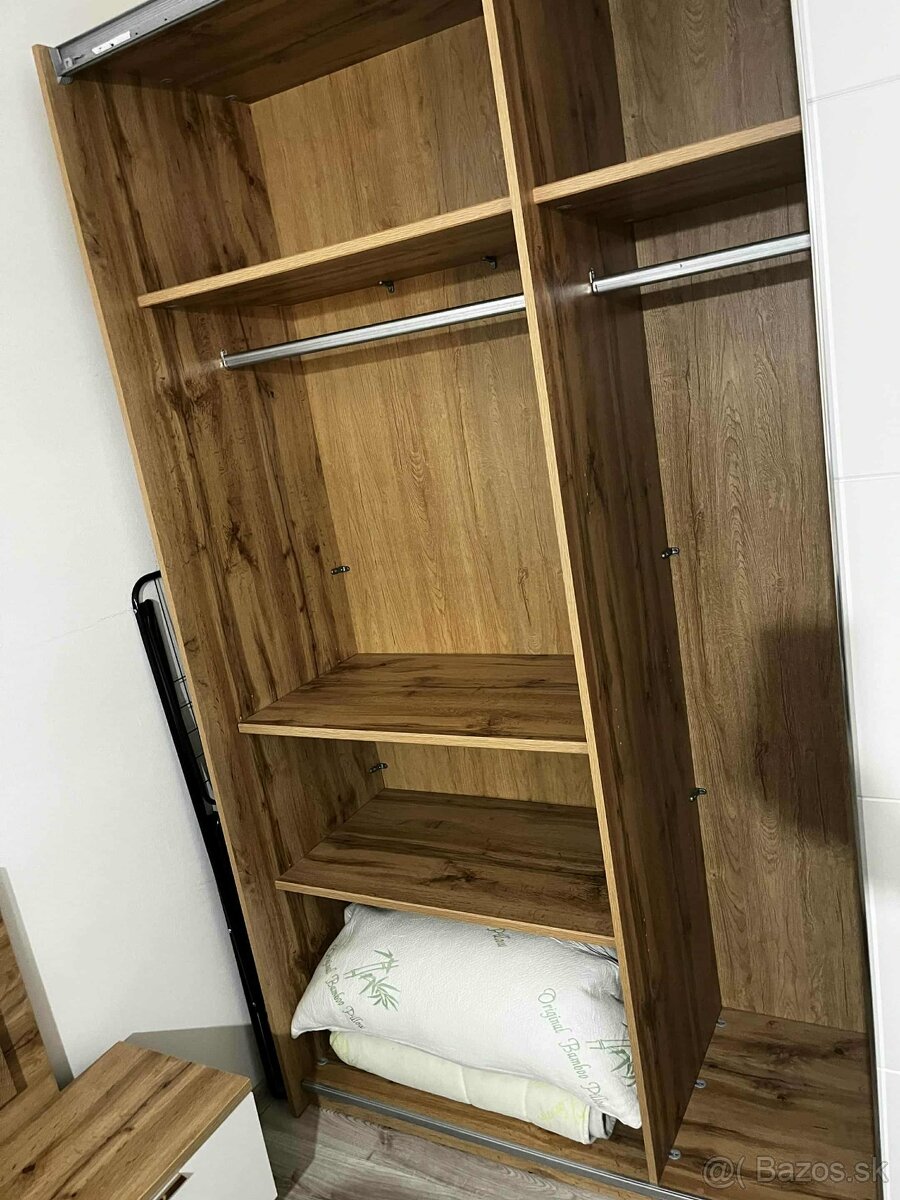 Šatnikova skrina - 2