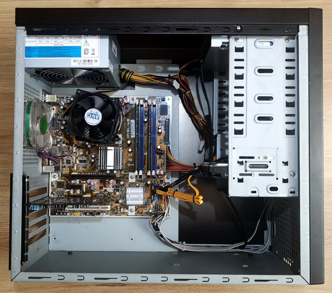 Predám starší PC Pentium 2,5GHz (06) - 2