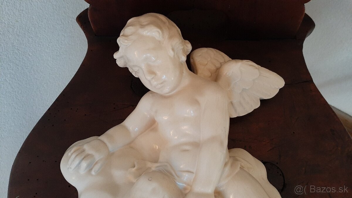 Krásny starožitný anjelik na stenu. - 2
