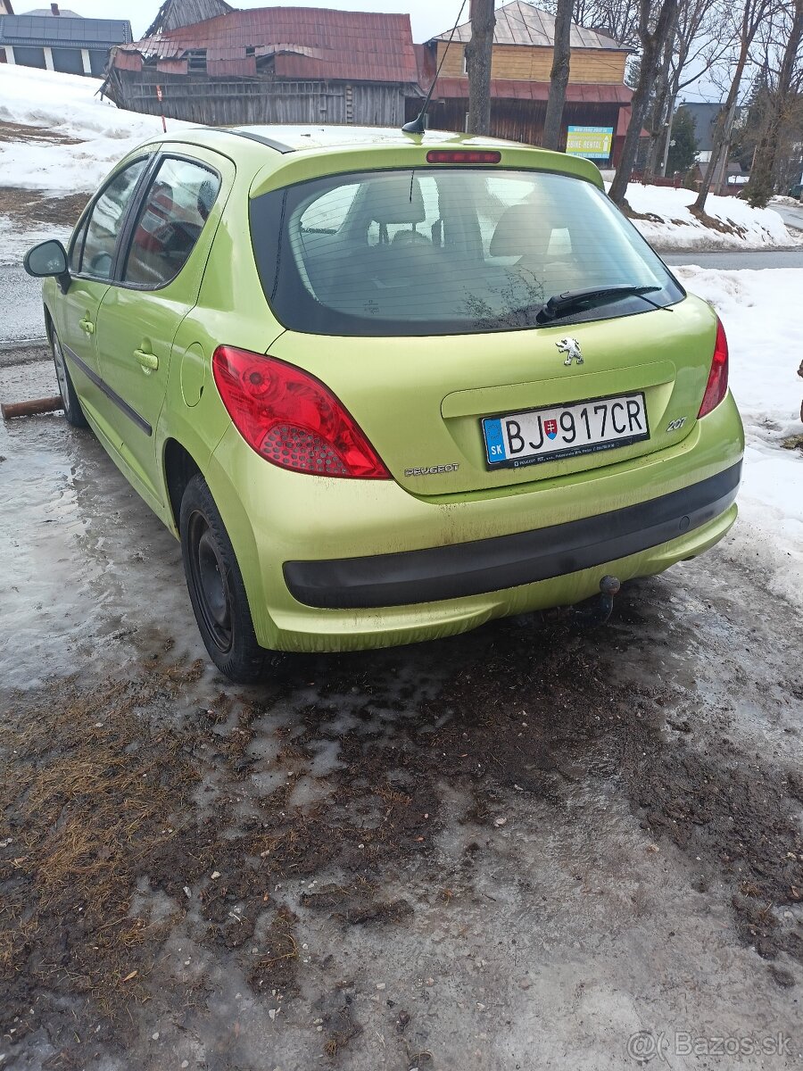 Peugeot 207 --na sučiastky - 2