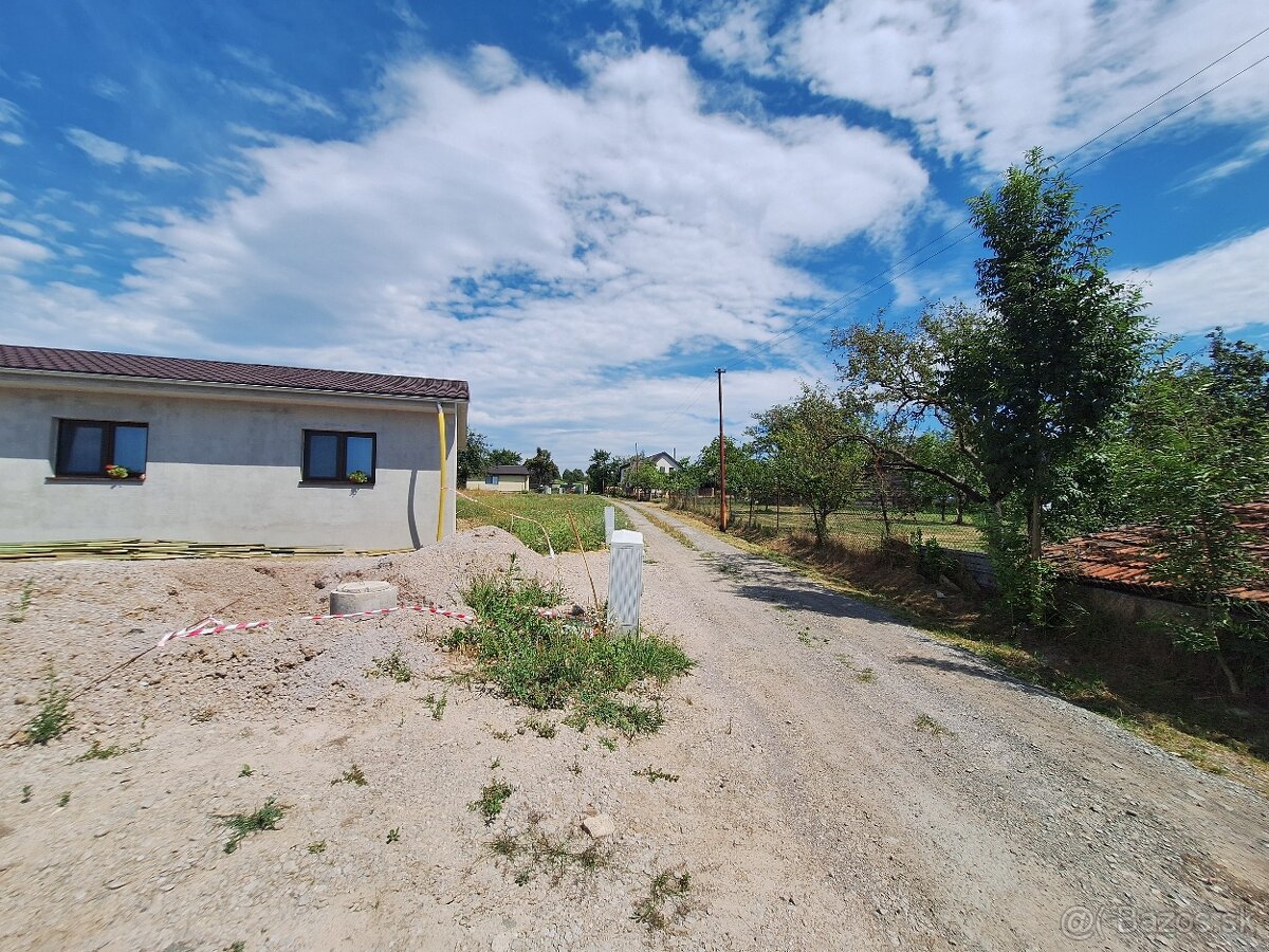Stavebné pozemky 600 m2, blízko KE, K. Lipovec - 2