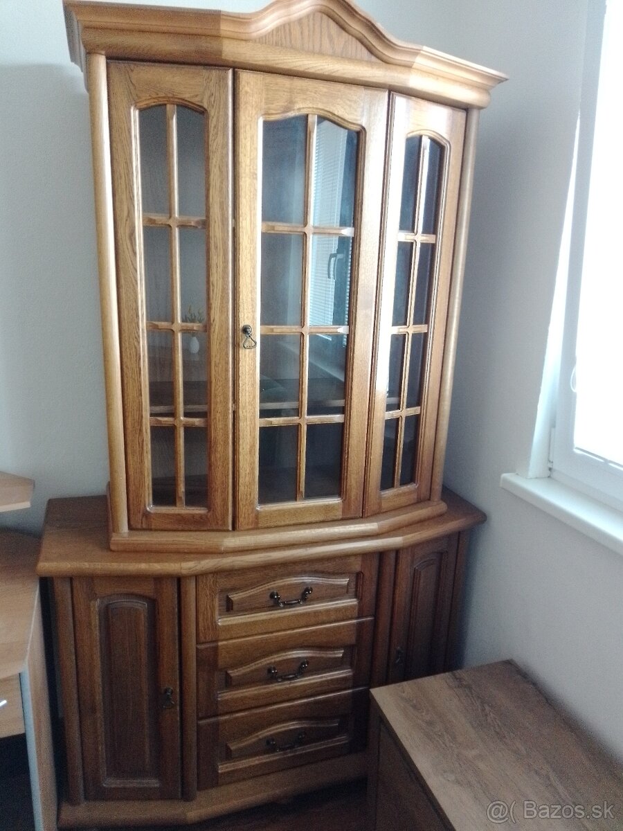 Vitrina vrch 150e spolu 289e - 2