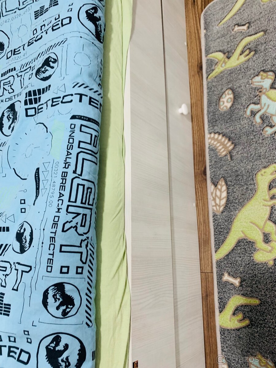 Detská posteľ a nočný stolik - 2