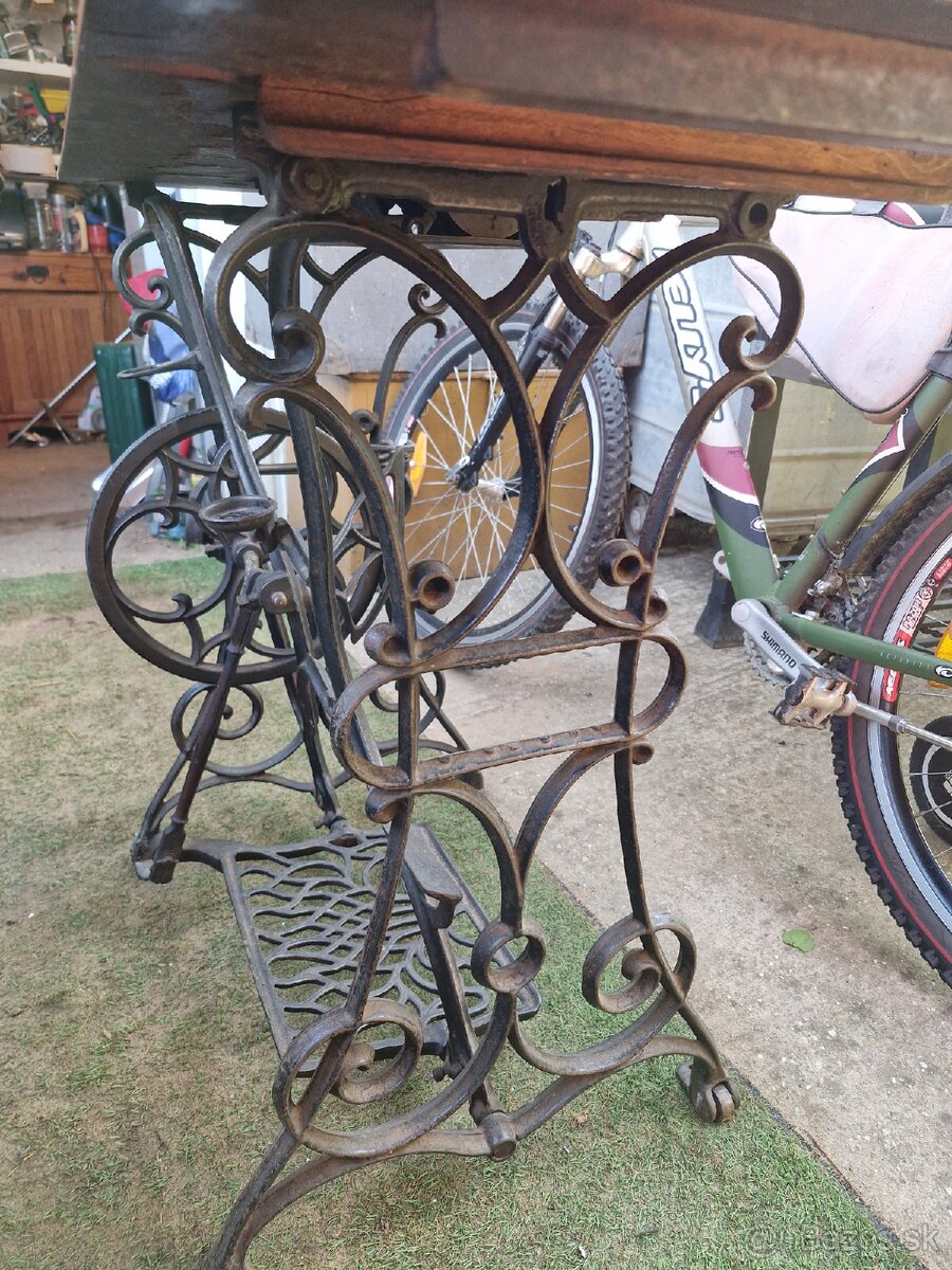 Singer šijací stroj - 2