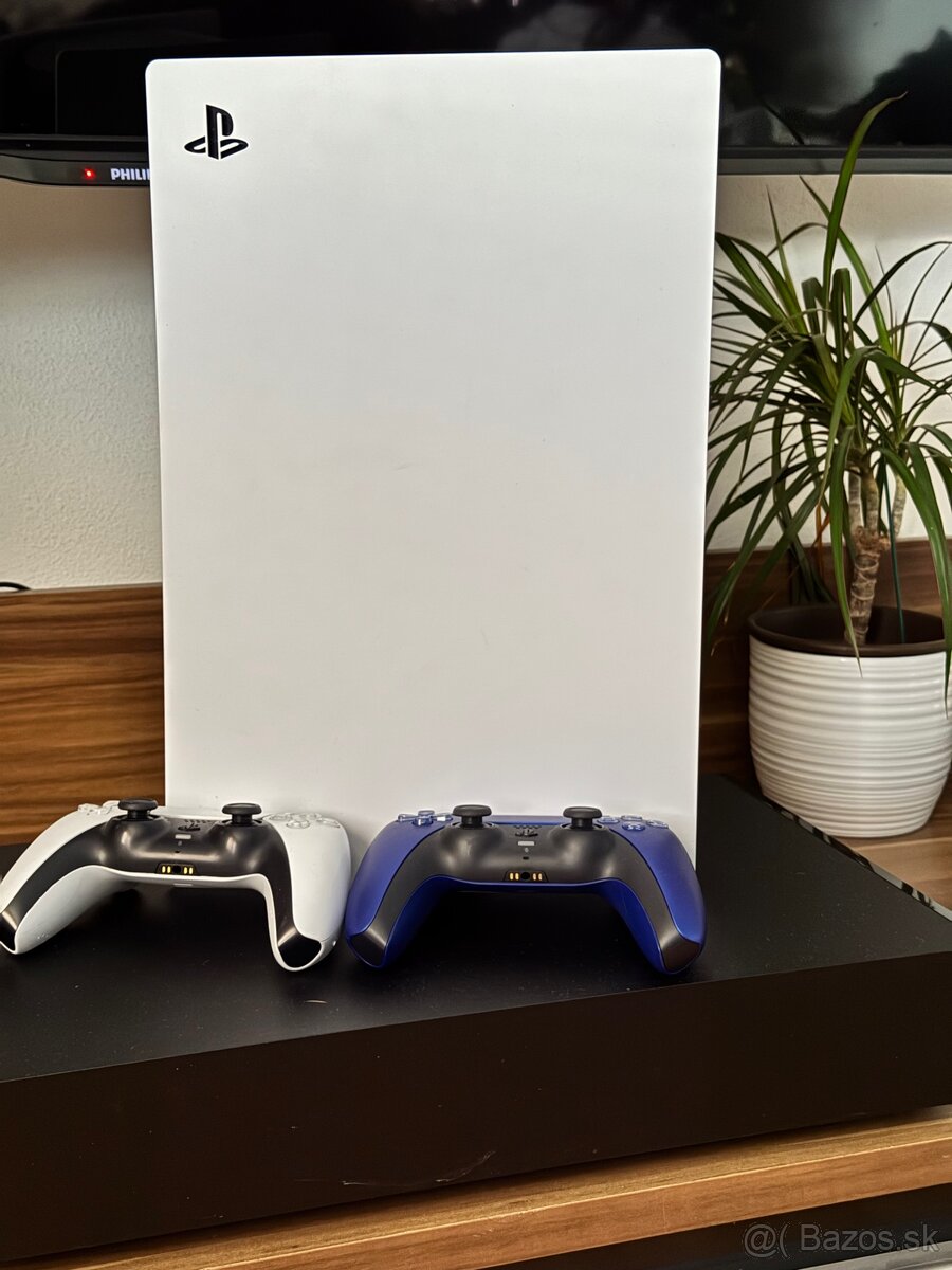 PlayStation 5 DIGITAL – bez mechaniky + 2× ovládač - 2
