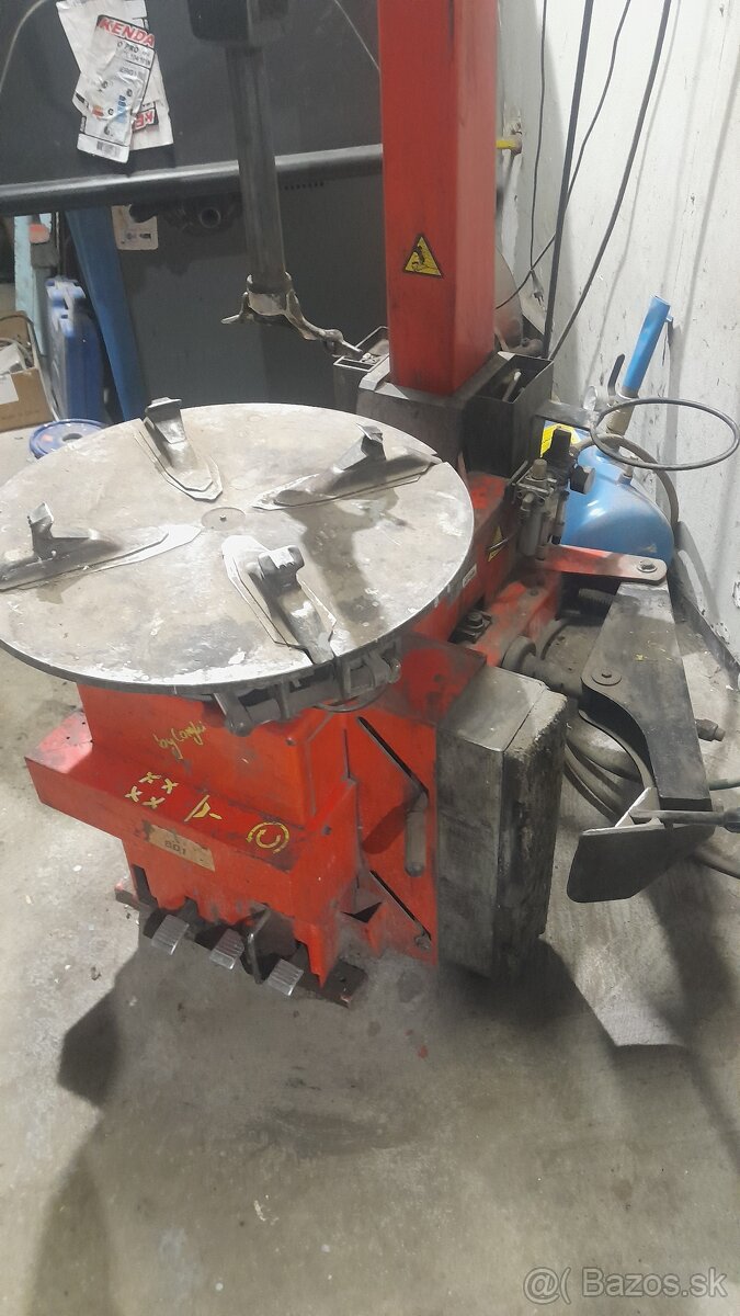 Vyzúvačka pneumatík CORGHI - 2