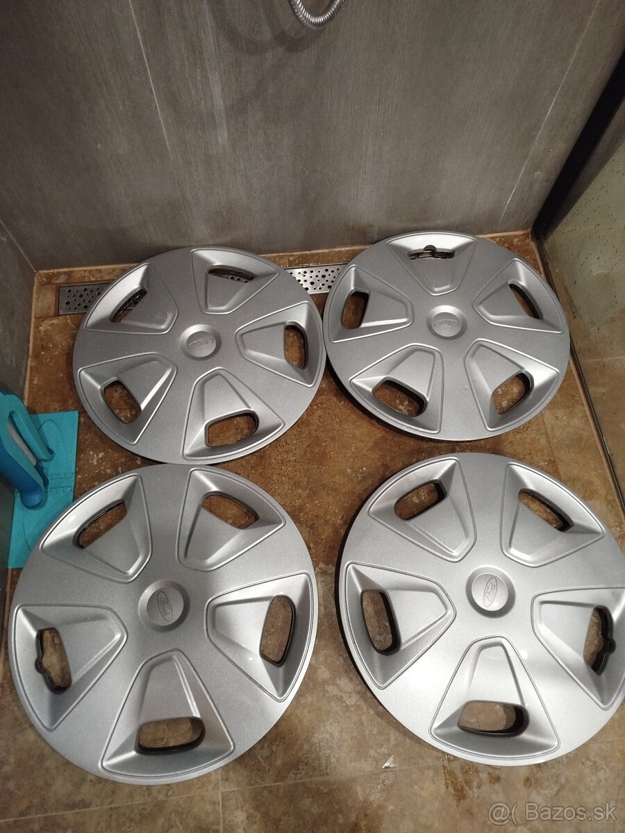 Predám originálne puklice Ford R16 – sada 4 ks - 2