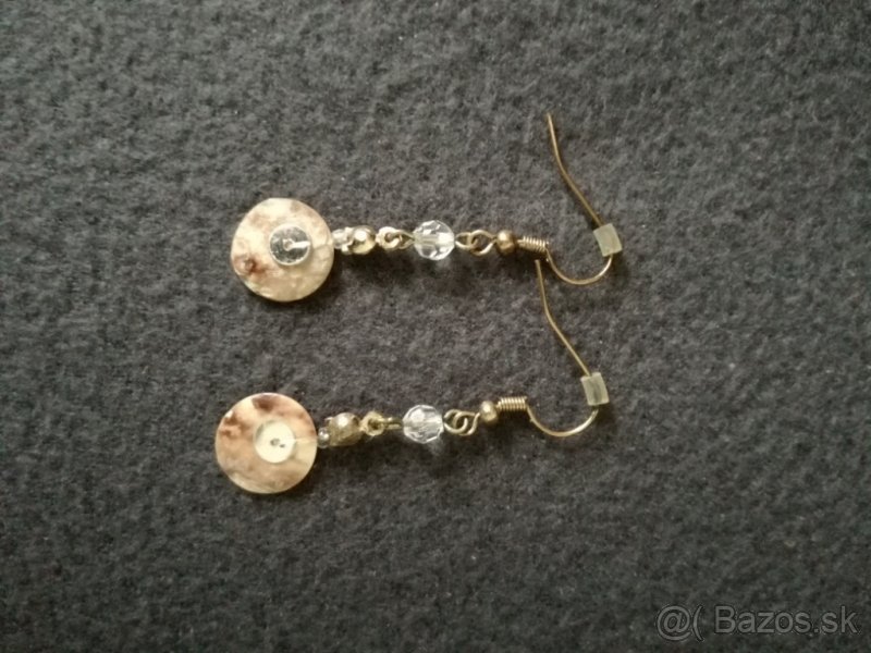 Nahrdelnik s nausnicami - 2