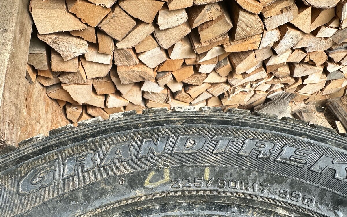 Dunlop Grantrek 225/60 r17 - 2