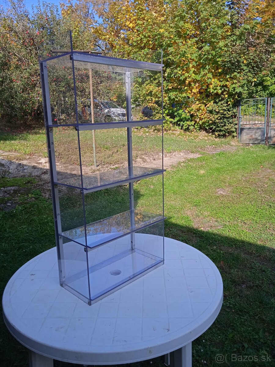 Predám - plast.polička - 2