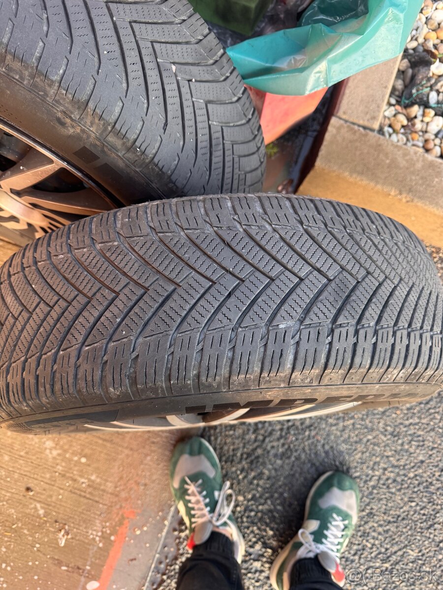Predám pneumatiky s diskami. - 2