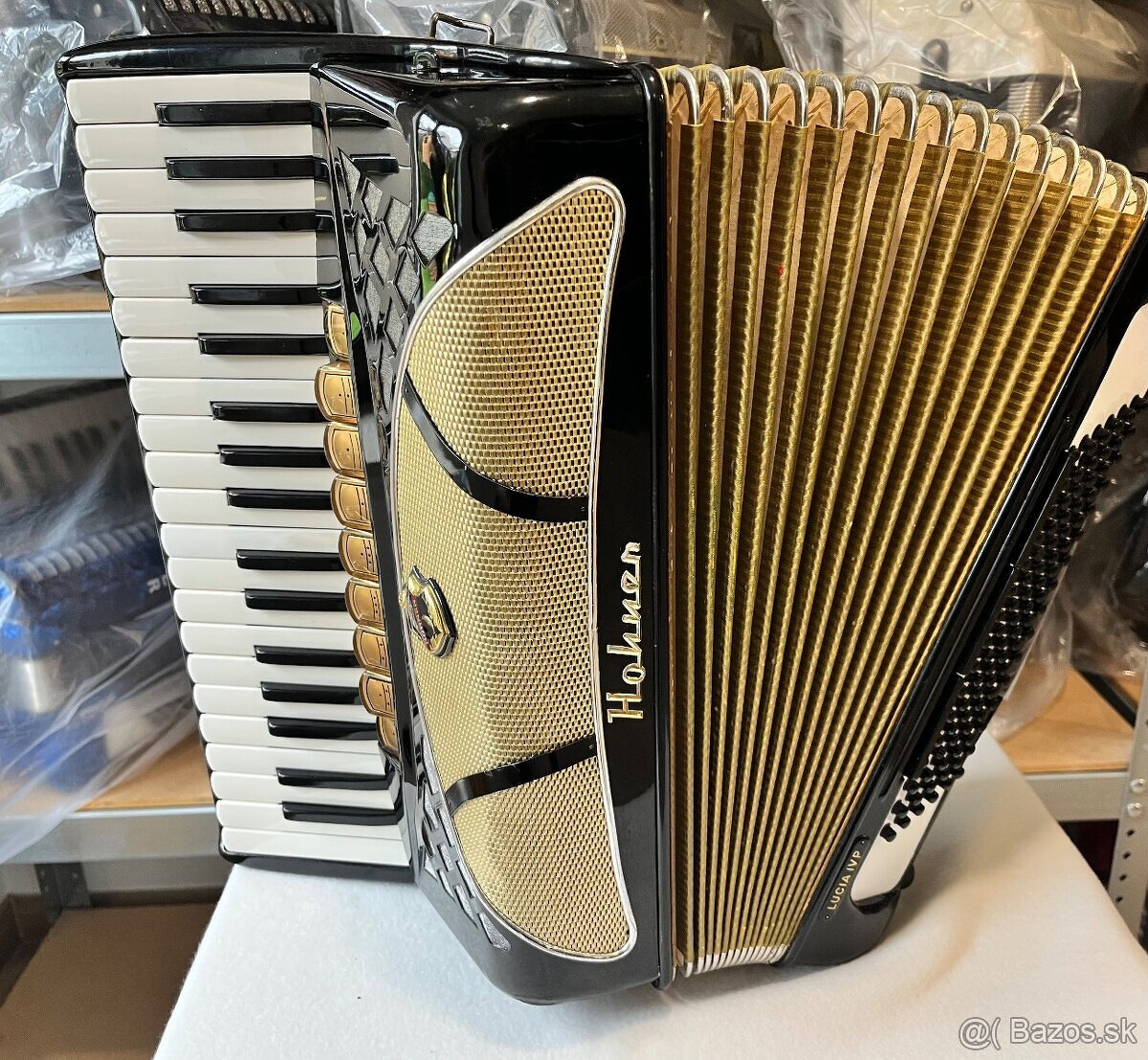 Predám akordeón Hohner Lucia IVP- 96 basový - používaný v do - 2