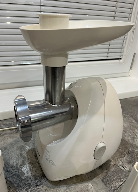 Zelmer 886.84 Mlynček na mäso a strúhač - 2