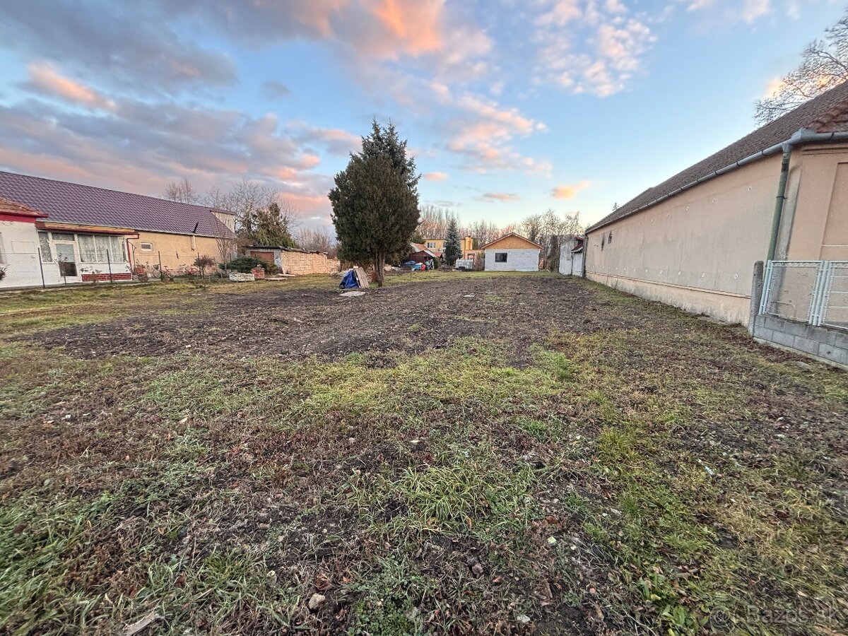 Prenájom pozemku v Šuranoch - 2