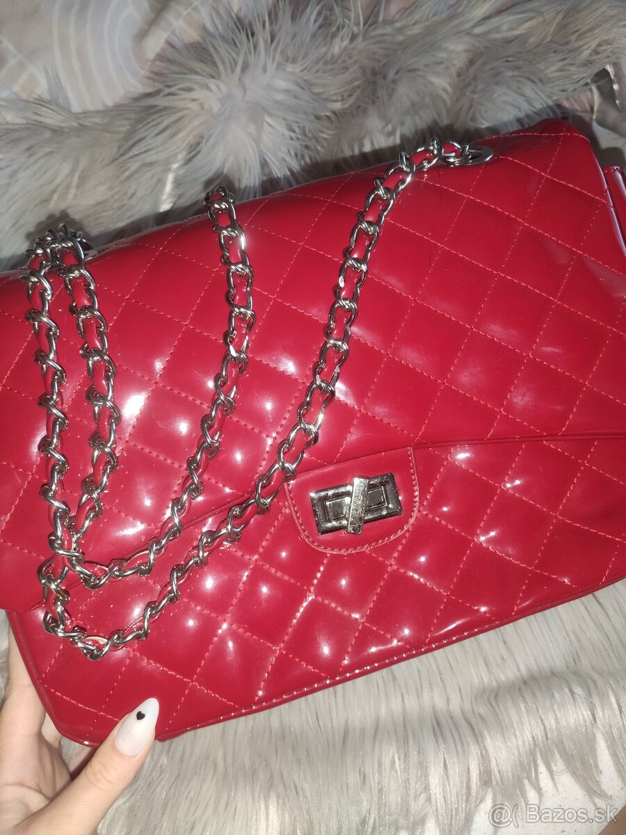 Červená lesklá kabelka - 2