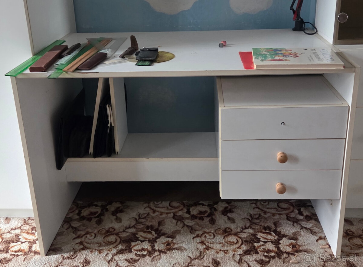 Biele skrine so stolom - 2