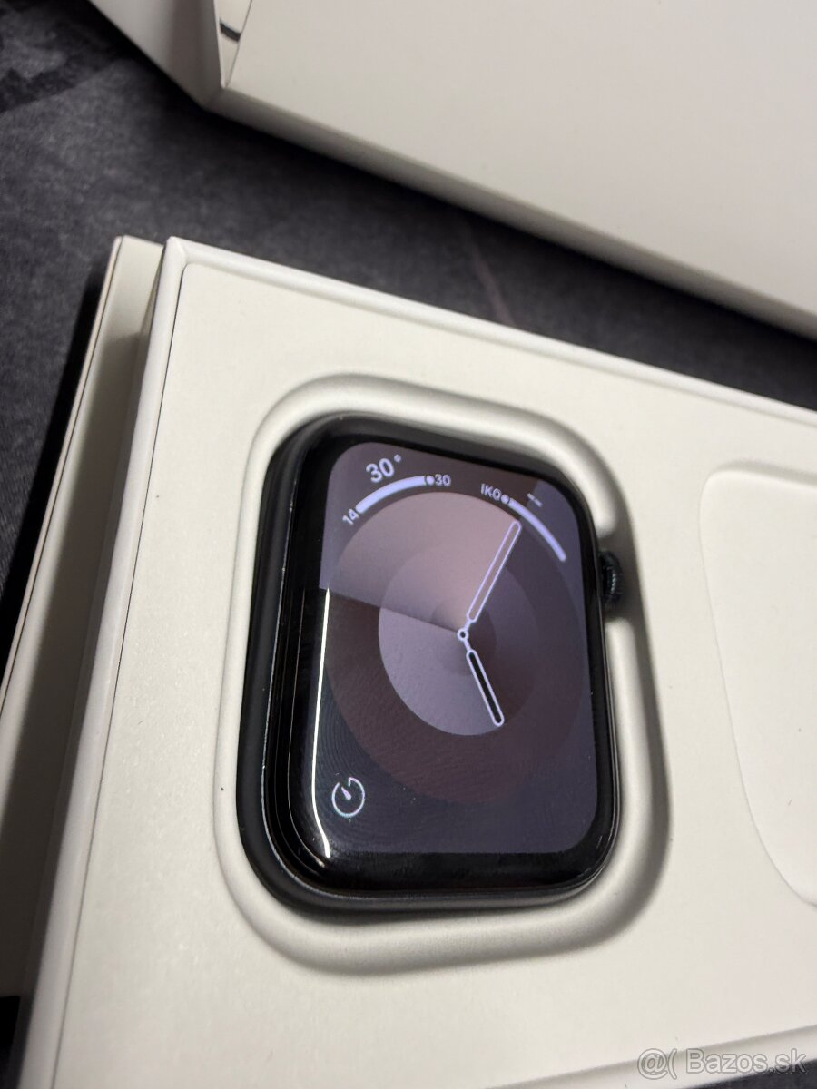 Apple Watch SE 2. generácie 44 mm - 2