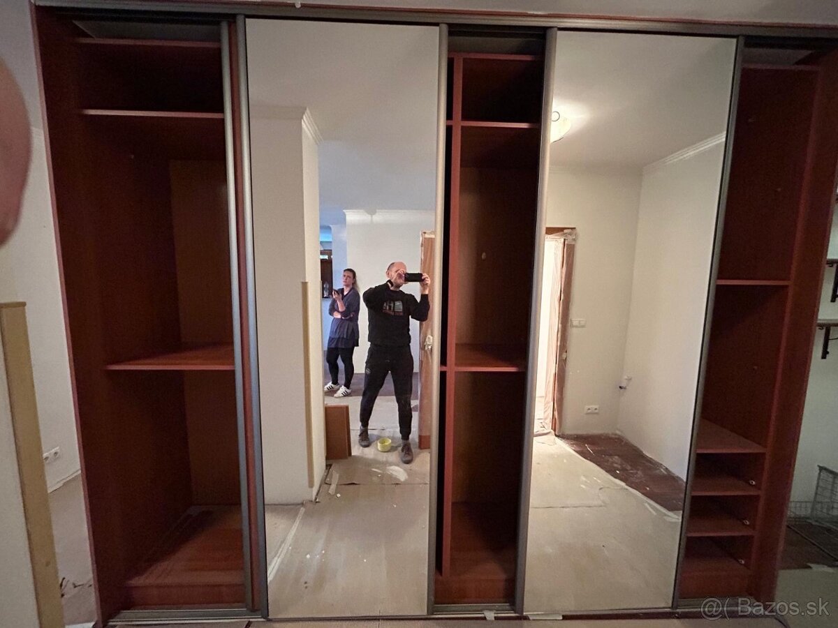 Predám skriňu s posuvnými dverami - 2