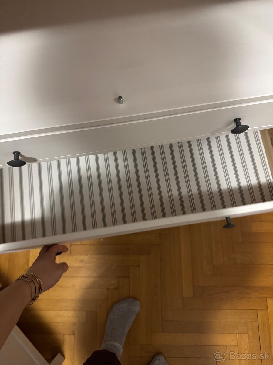 HEMNES vitrína IKEA - 2