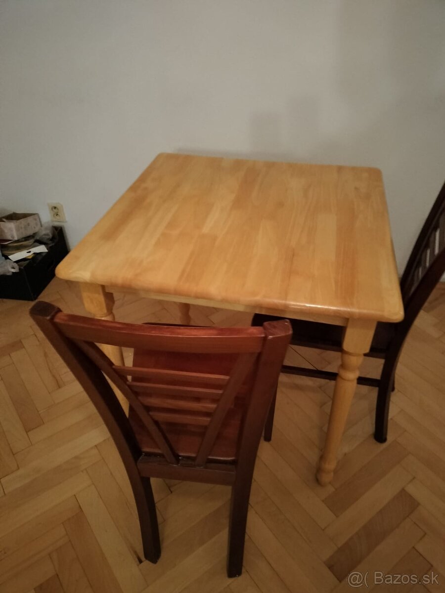 Stôl so stoličkami - 2
