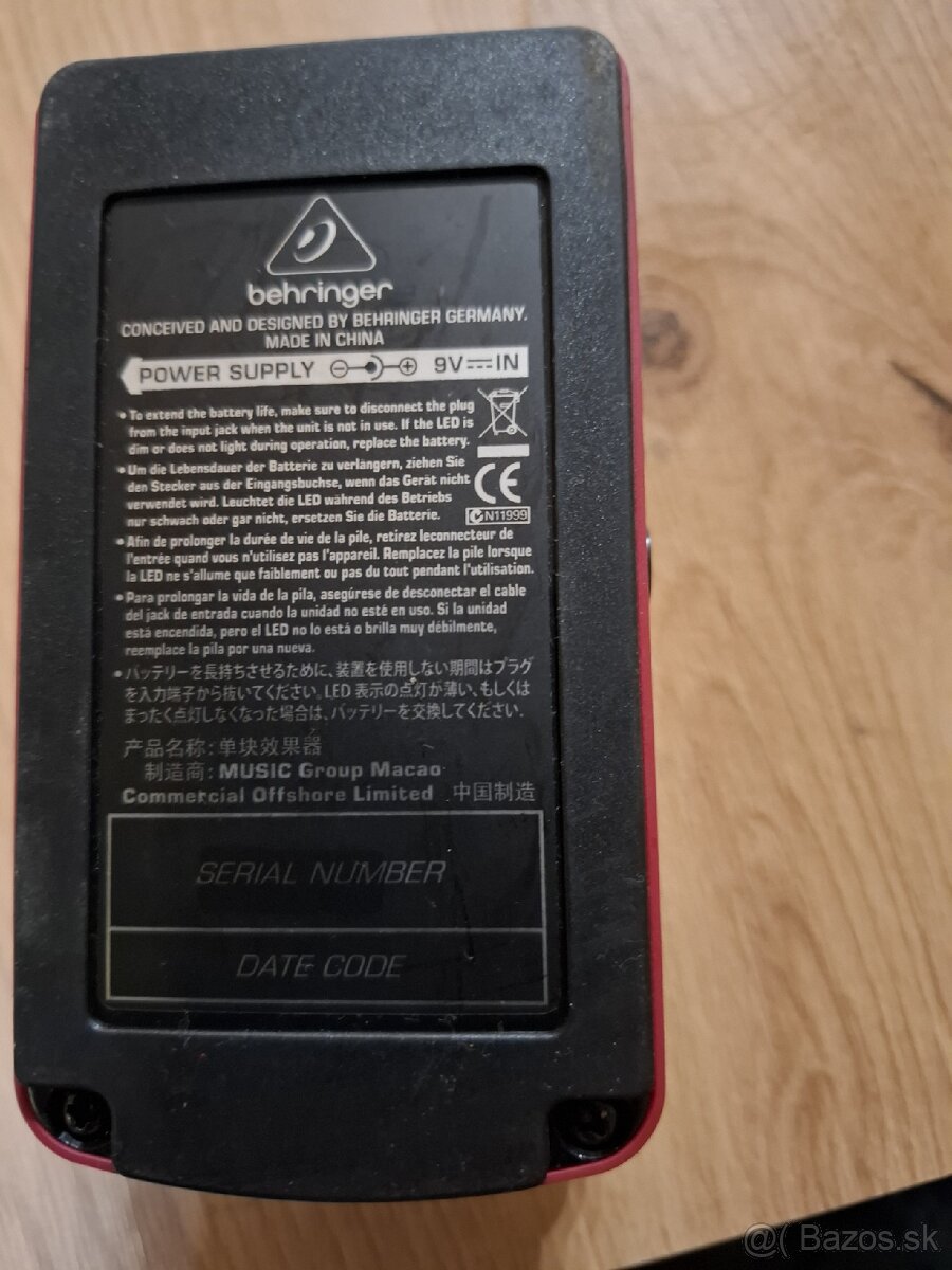 Behringer UM300 ultra metal - 2