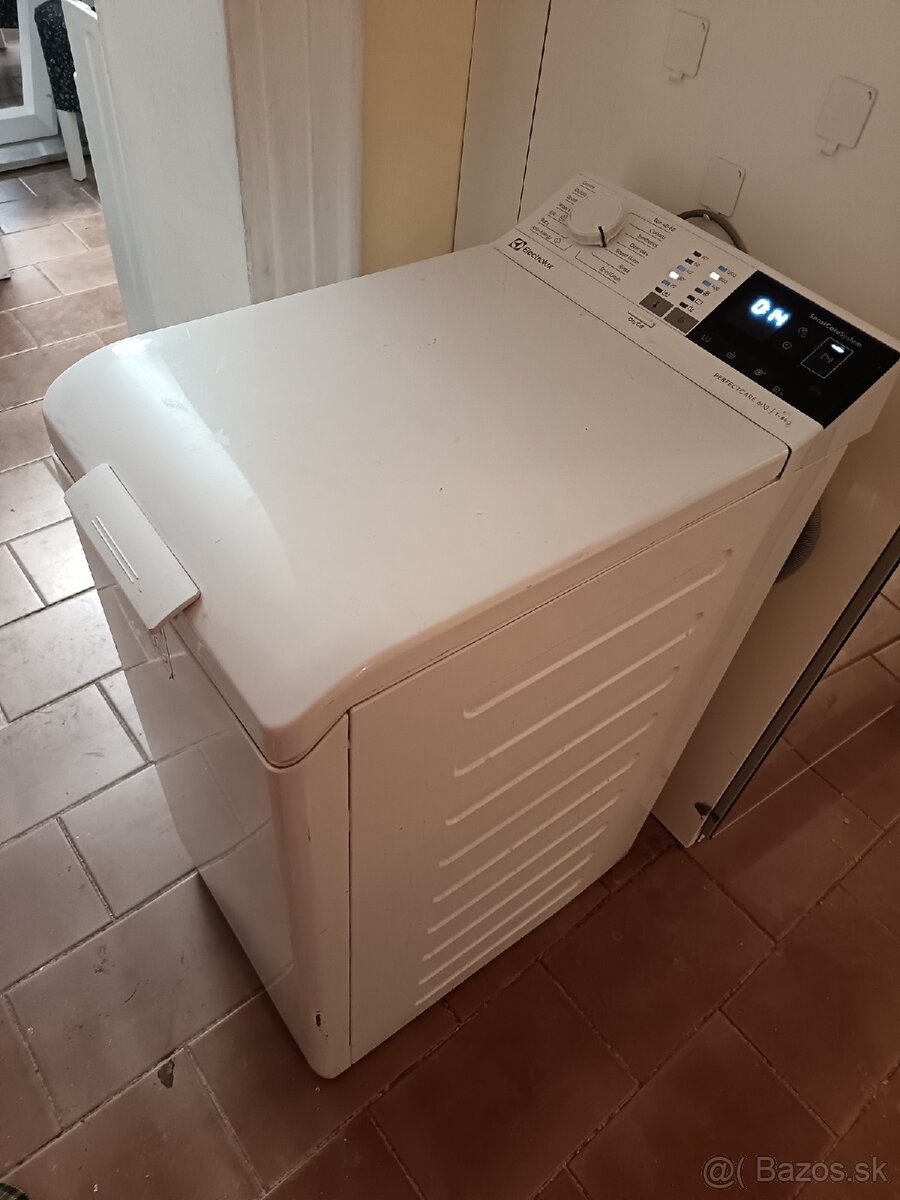 Krásna práčka Electrolux úzka 40 cm - 2