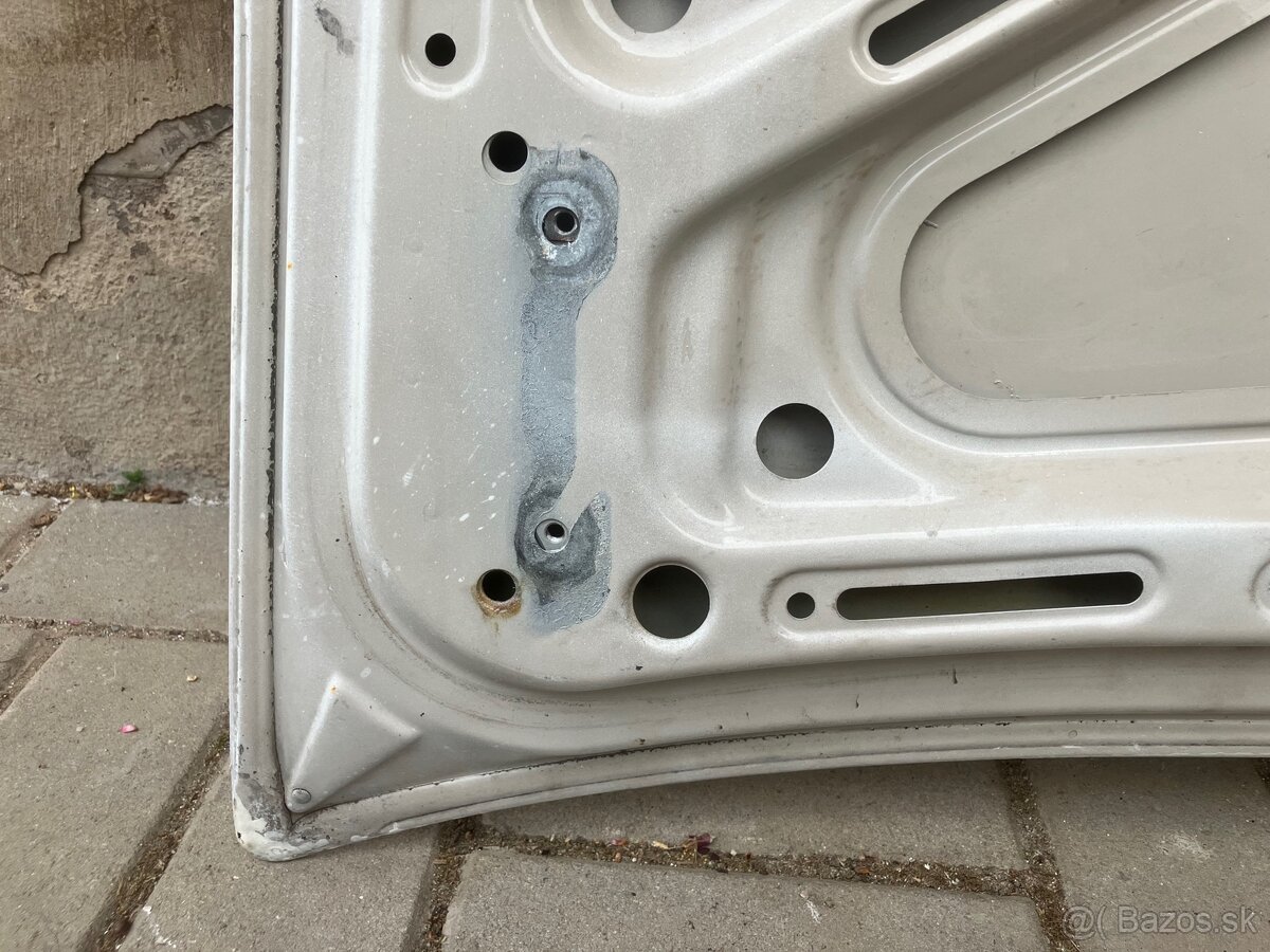 Zadna kapota Bmw E30 - 2
