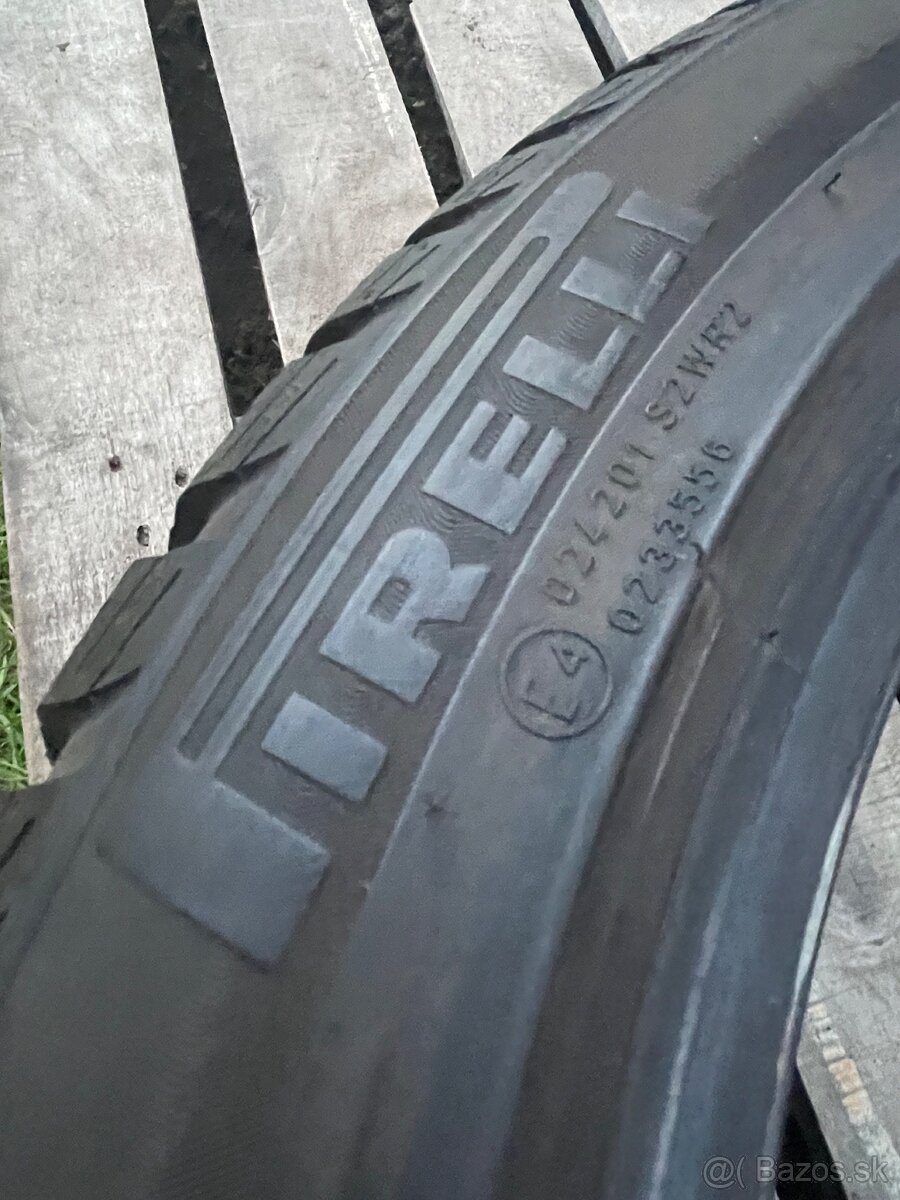 Pirelli 235/45 R18 zimné - 2