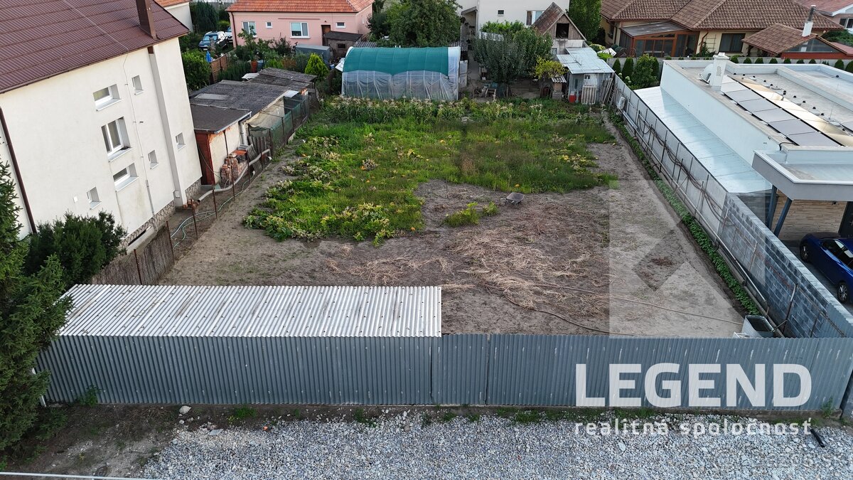 Stavebný pozemok Nesvady, 540 m2 neďaleko centra - 2