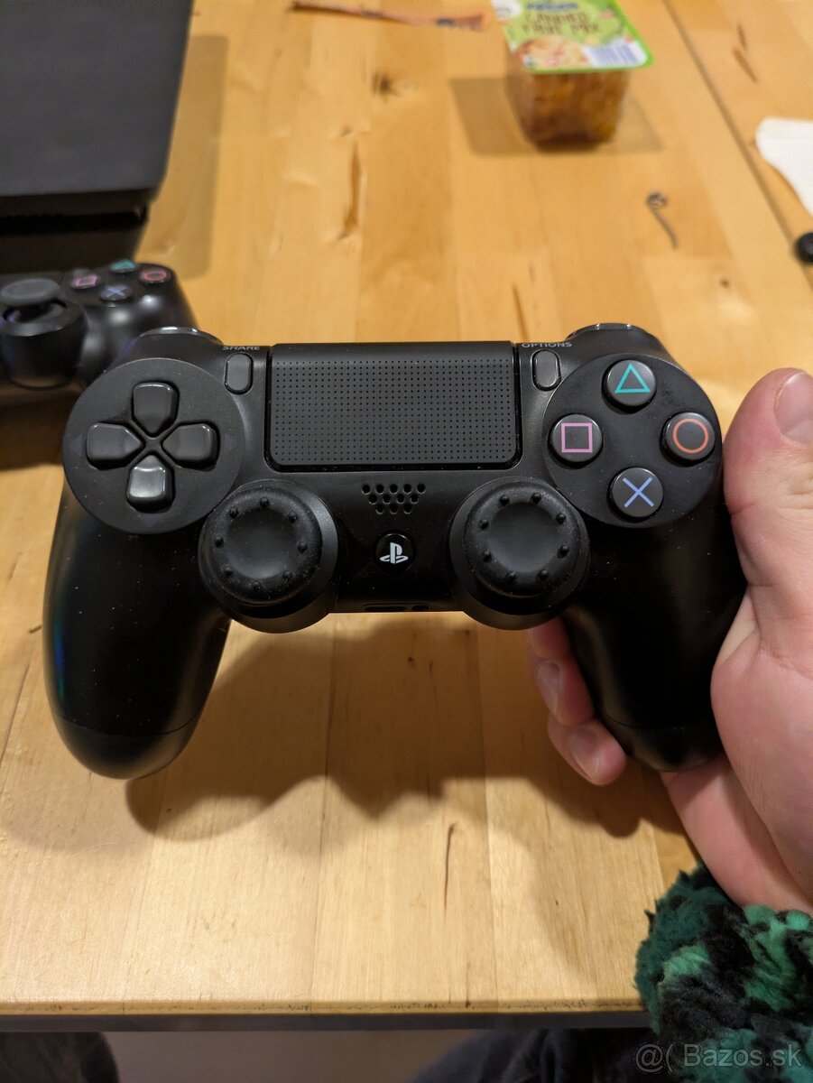 Ps4 slim 500GB + 2x ovládač - REZERVOVANE - 2