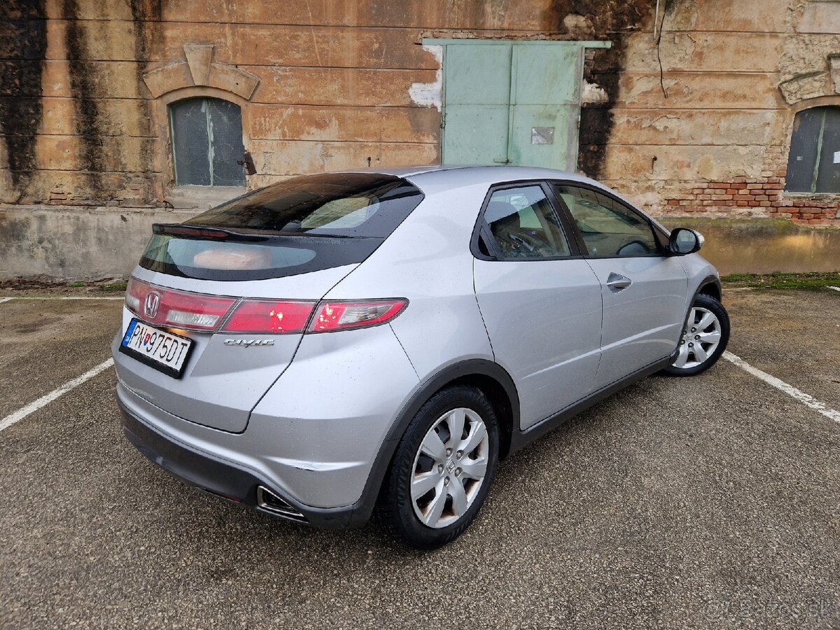 Honda Civic VIII 1.8 i-VTEC Ufo - 2