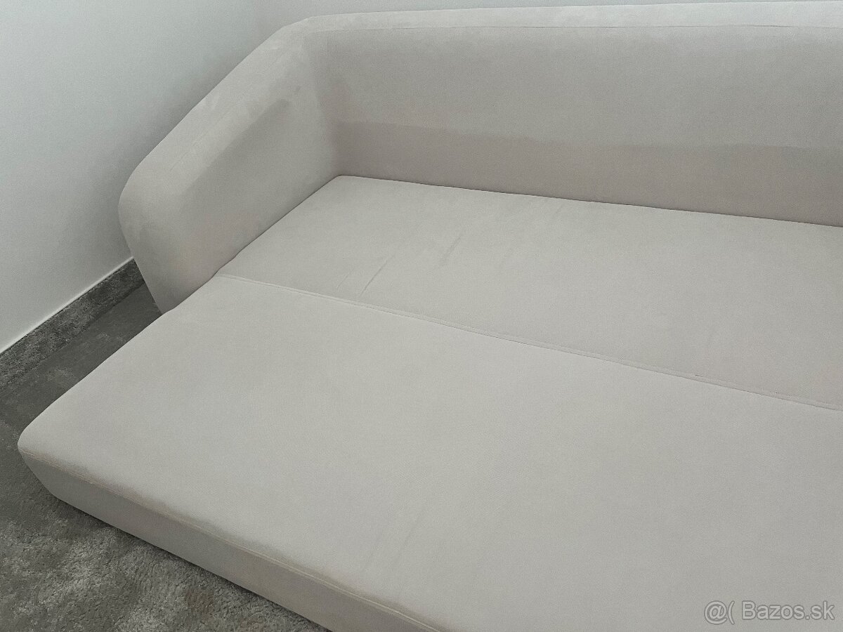 Krasna trojmiestna sedacka - 2