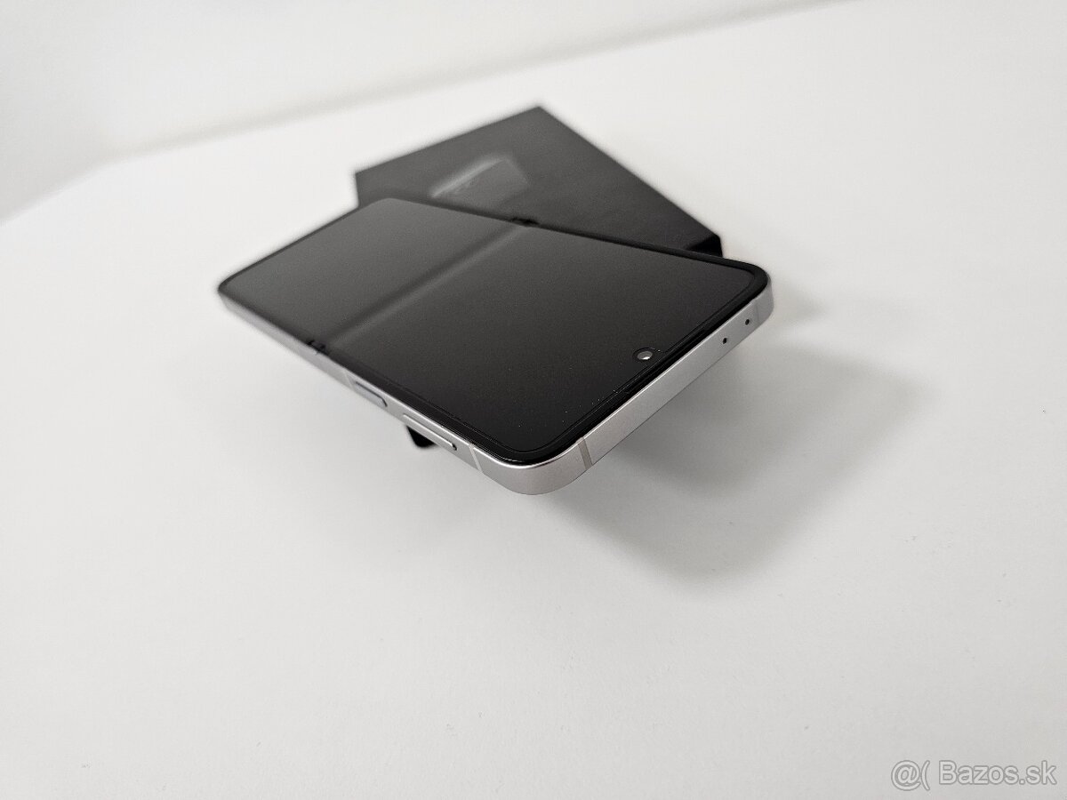 Samsung Galaxy Z Flip 6 - 2