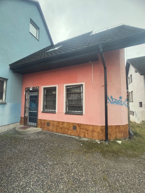 Predaj budovy na podnikanie v Čadci (MO) - 2