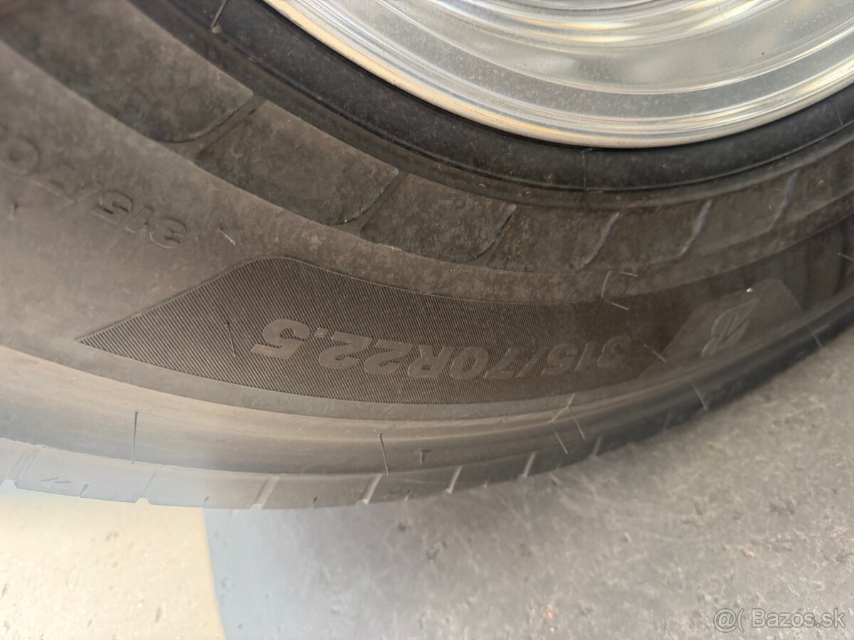 BRIDGESTONE 315/70 R22,5 - 2