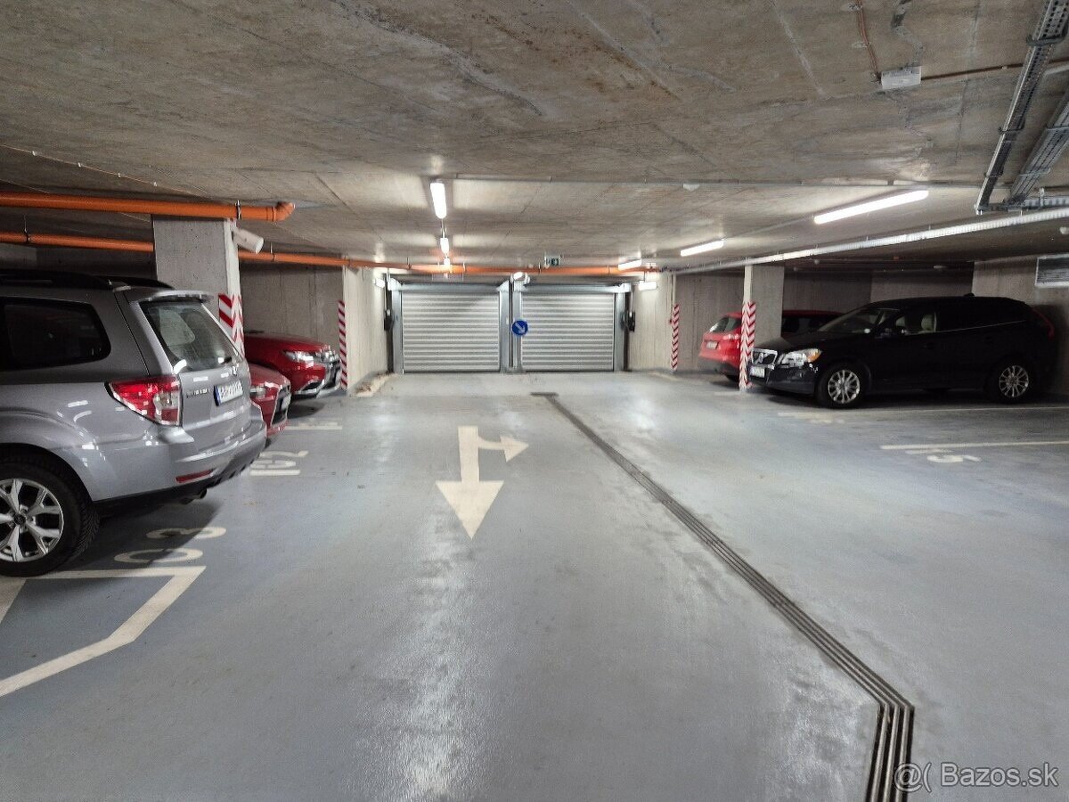 Garážové státie Zelené Záluhy, Hanulova ulica - 2