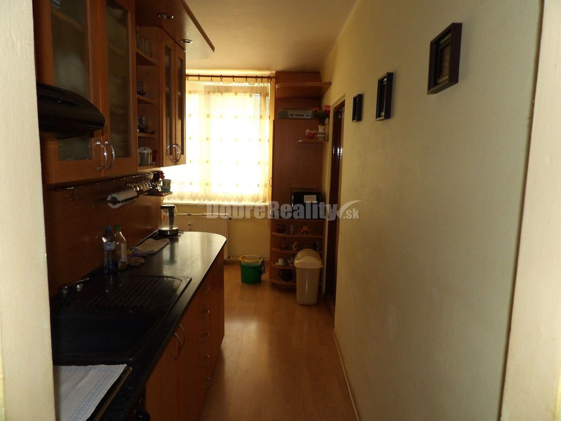 Trojizbák v príjemnej časti Šale na PREDAJ - 2