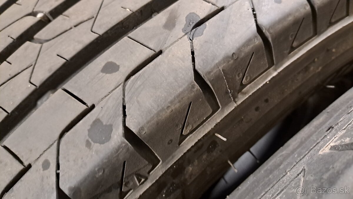 Predám 2ks pekné letné 215/70r15C Bridgestone na dodávku - 2