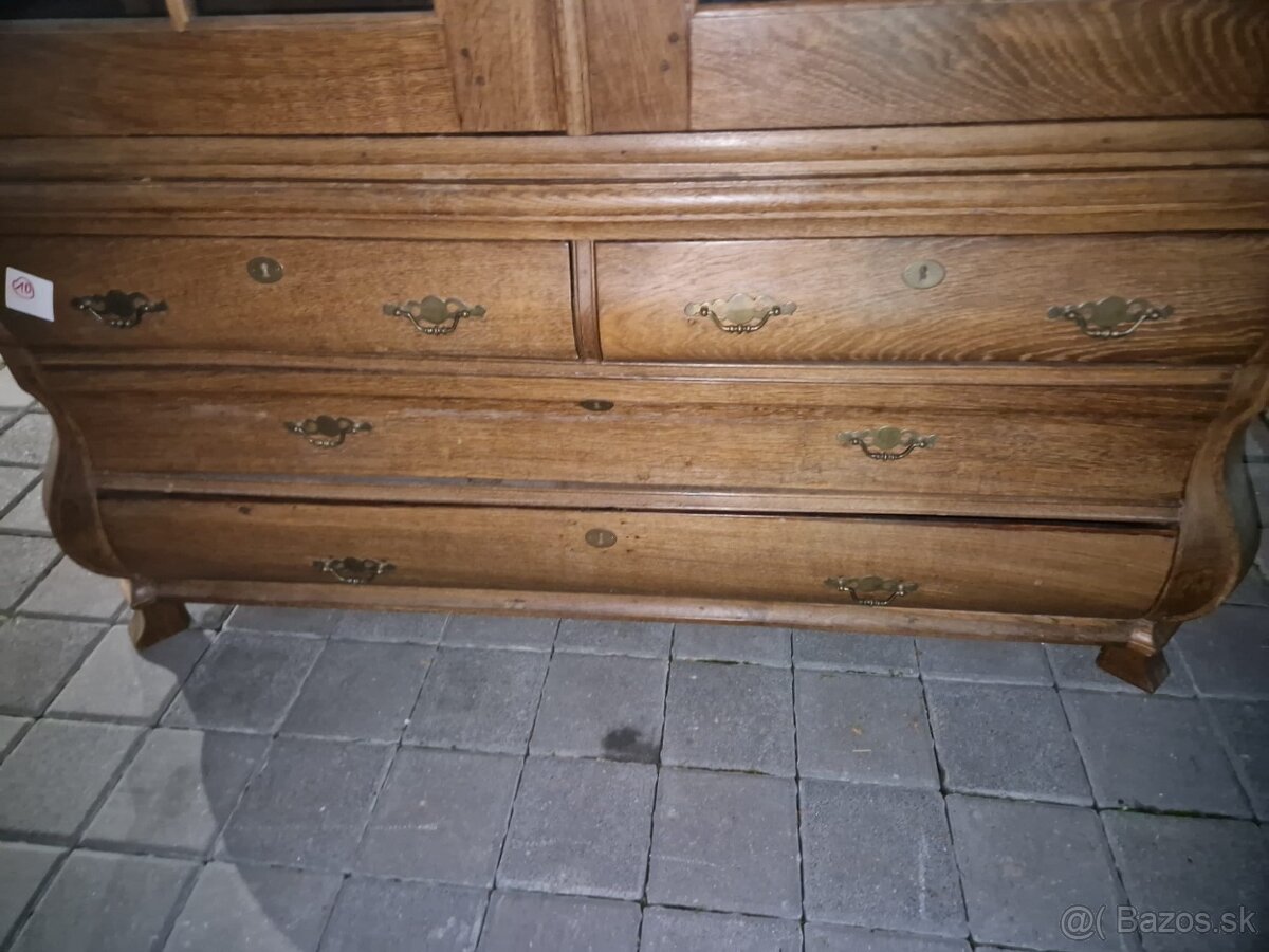 10 - Predám masívnu dubovú vitrínu so zásuvkami - 2