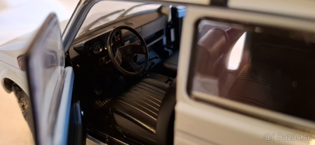 Lada niva 1/18 solido - 2