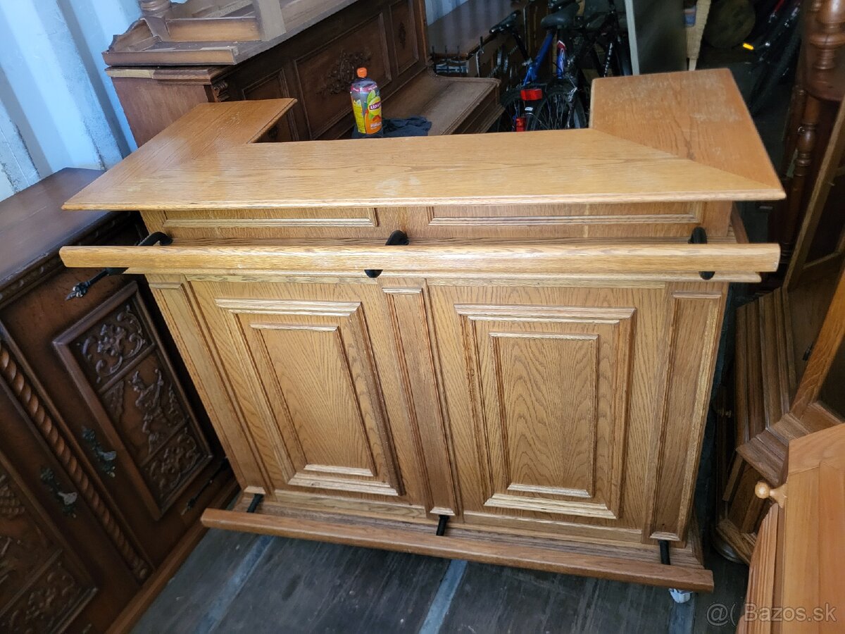 Bar so stoličkami - 2