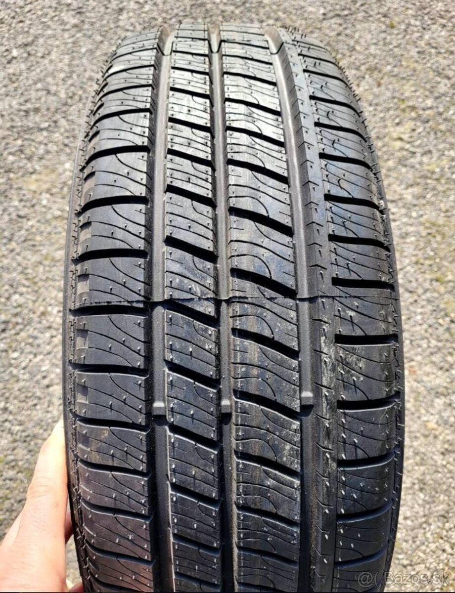 215/60 R17 C Goodyear CELOROČNÉ - 2