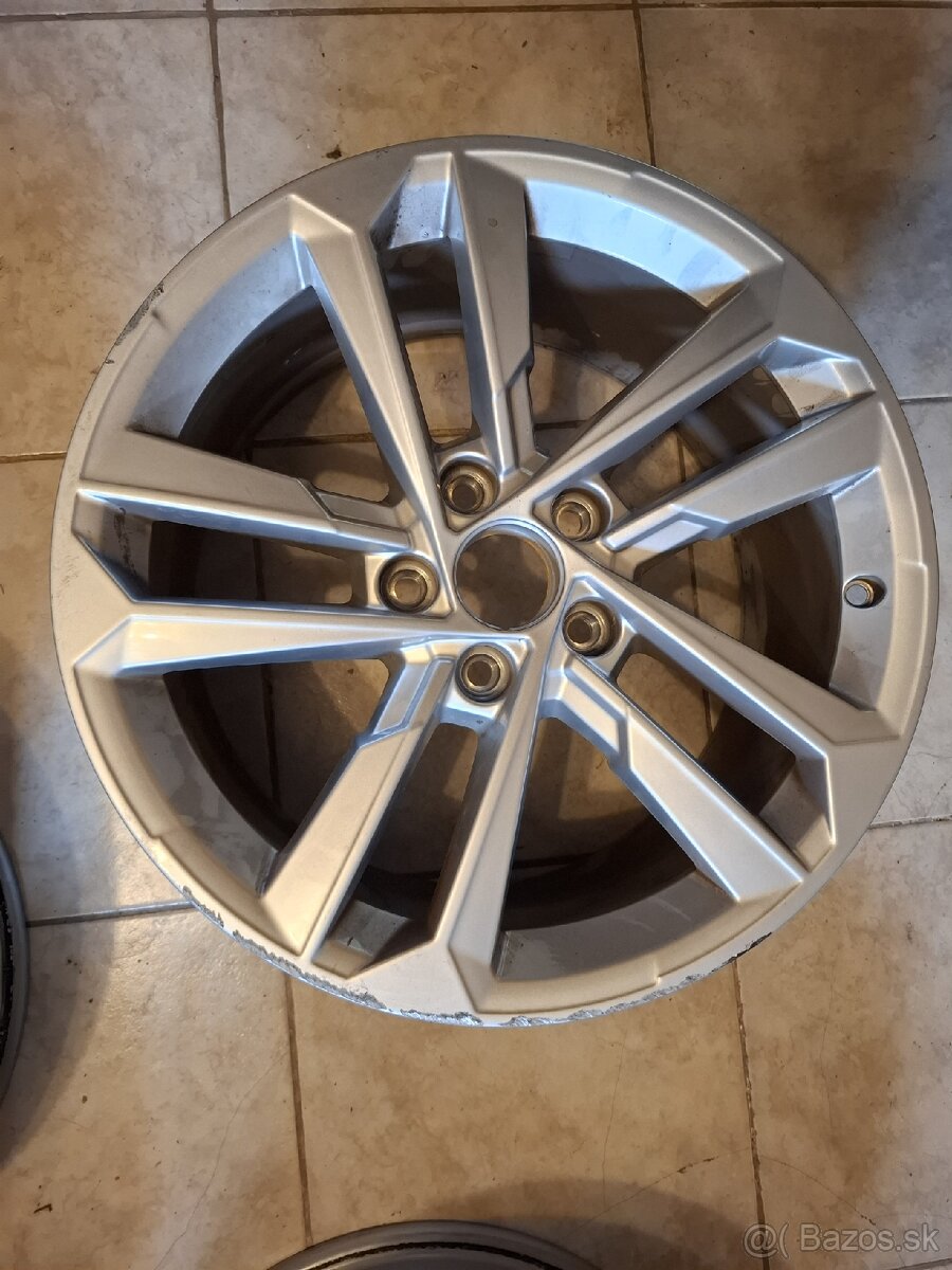 Originál disky audi 8Y0601025E/ ET 46 R 17 - 2