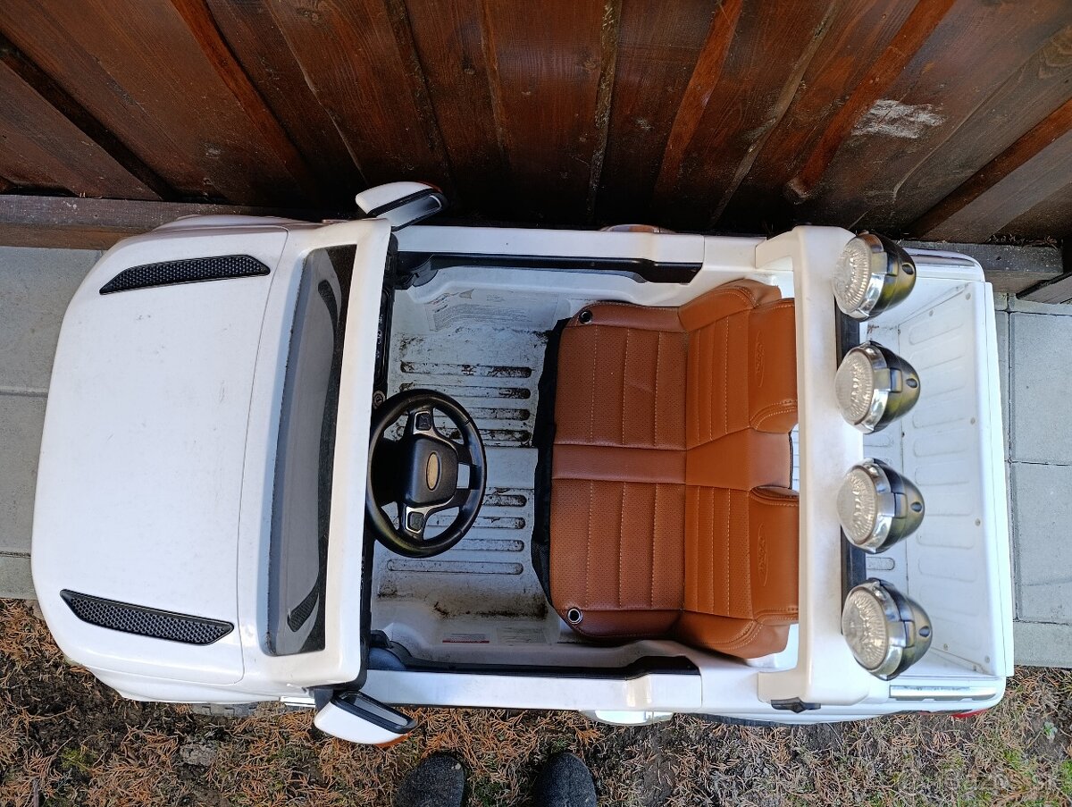 Detské autíčko na dve batérie - 2