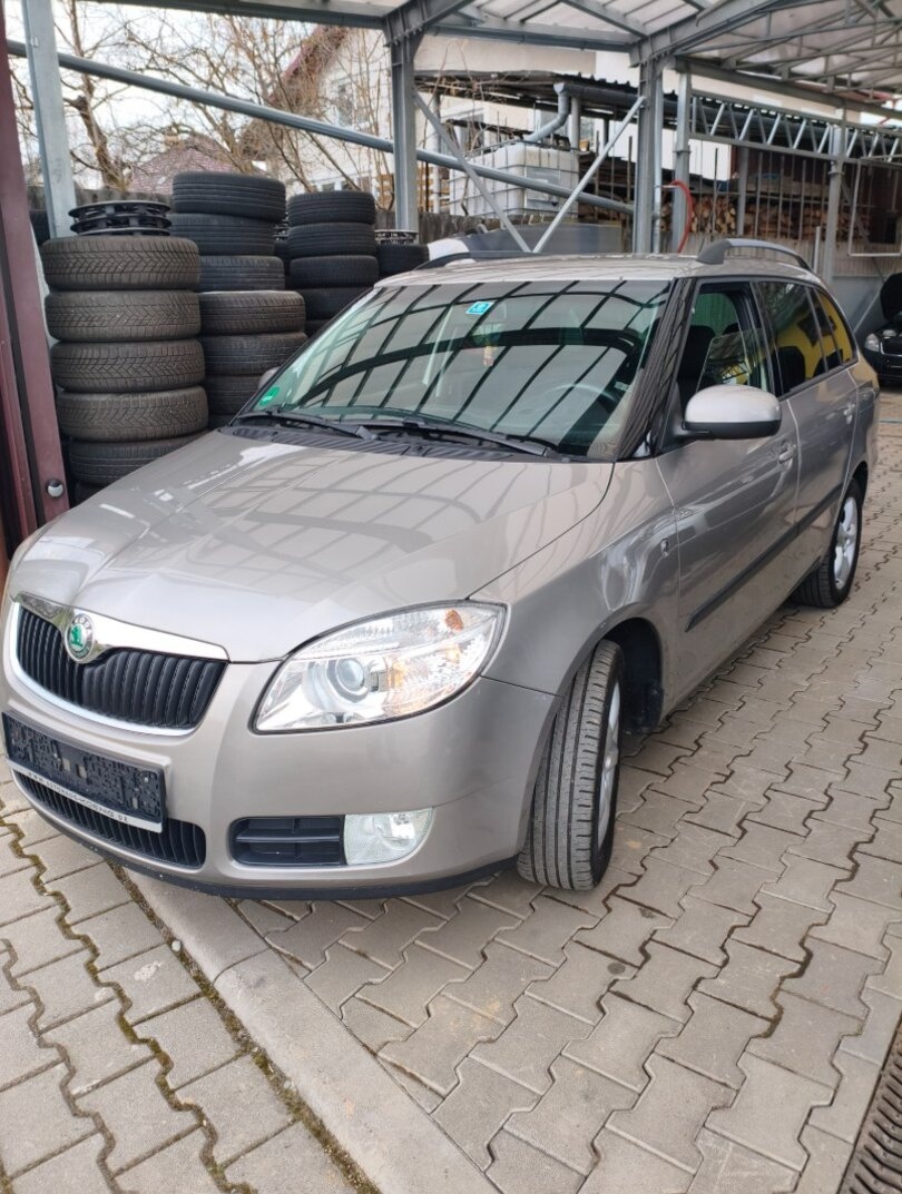 Škoda Fabia 2 combi 98tis km 1.6 16V MPI - 2