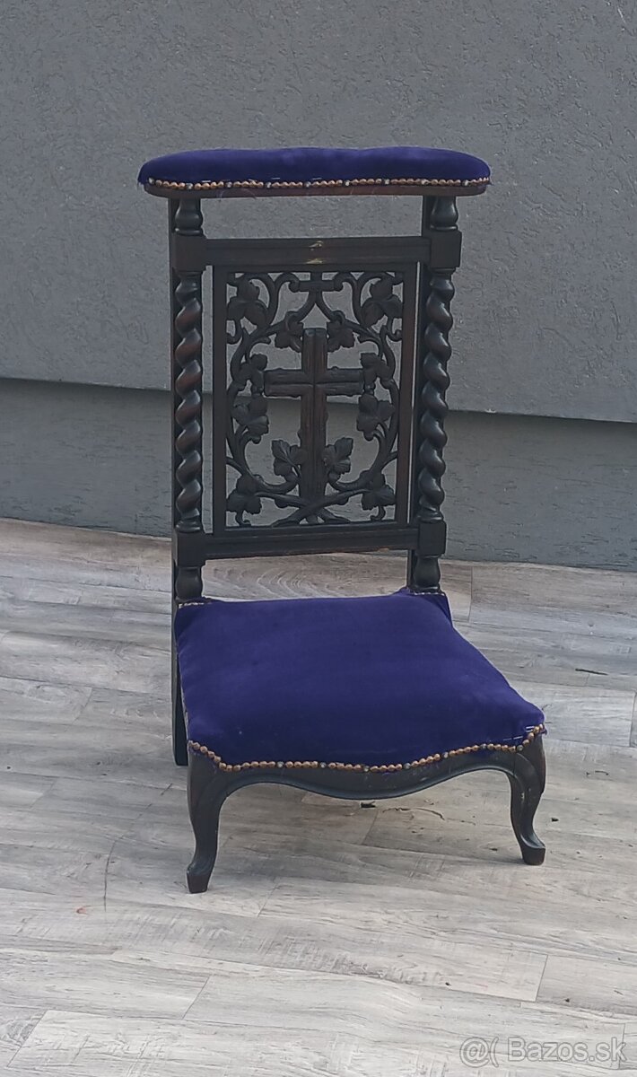 Kľakačka starožitná. - 2